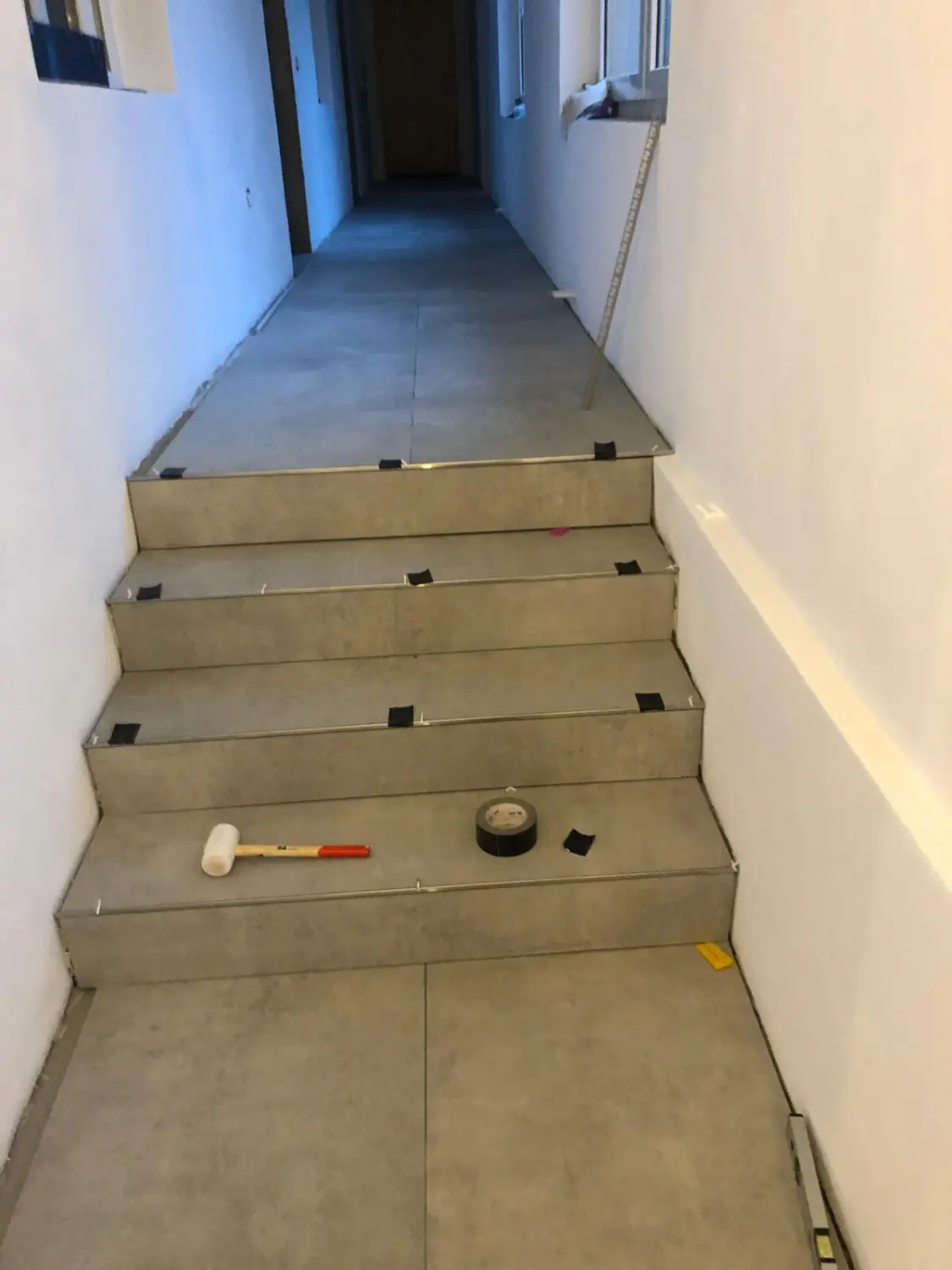 Bodenfliesen von Trofin Hausmeisterdienste 