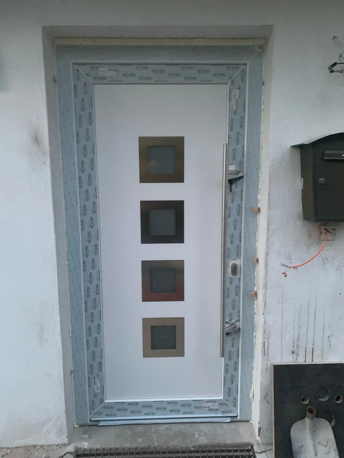 Haustürmontage nach Maß von Trofin Hausmeisterdienste 