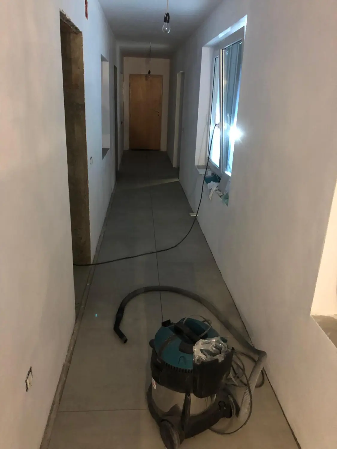 Bodenfliesen von Trofin Hausmeisterdienste 